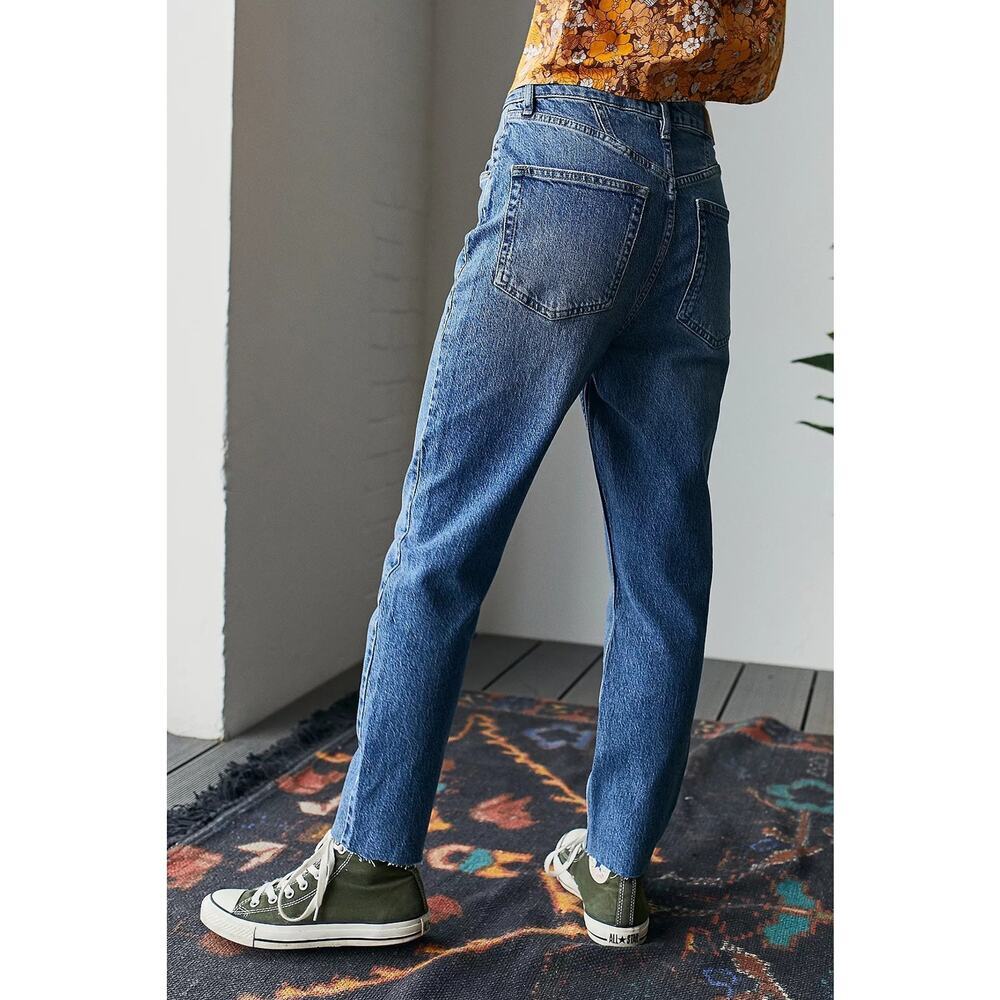 NEW BDG Medium Wash Edie High Rise Super Slim Raw Hem Casual Jeans Size 30 - Picture 2 of 10